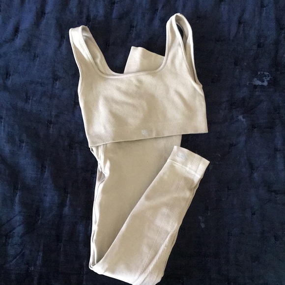 Set Active top and leggings - Picture 2 of 6